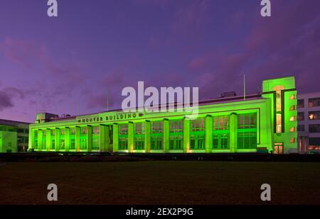 Hoover Art Deco edificio di notte costruito nel 1933 in Perivale, Ealing, Londra, Inghilterra Foto Stock