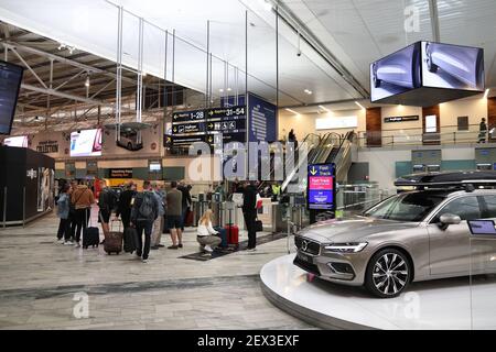 Göteborg, Svezia - 28 agosto 2018: Passeggeri visitare Gotenborg Landvetter airport in Svezia. È il secondo aeroporto più trafficato in Svezia con 6.8 milli Foto Stock