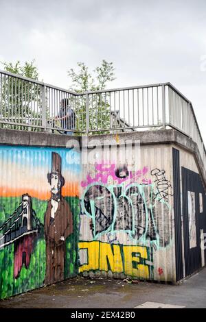 Una rappresentazione graffiti del Regno di Isambard Brunel e del Clifton Ponte sospeso nella zona di San Paolo della città Di Bristol Foto Stock