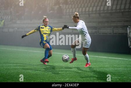 Malmoe, Svezia. 03 marzo 2021. Hanna Bennison (8) del FC Rosengaard e Isabelle Meyer (10) di St. Pollen visto nella partita UEFA Women's Champions League tra FC Rosengaard e St. Pollen a Malmö Idrotsplats a Malmö. (Photo Credit: Gonzales Photo/Alamy Live News Foto Stock