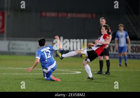 WILL FITZGERALD (Derry City) e Dave Webster (finn harps) Durante un appuntamento pre-stagionale tra le arpe di Derry City e Finn Foto Stock