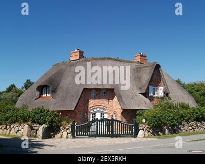 Villa con tetto in paglia a Kampen, Sylt, Germania Foto Stock