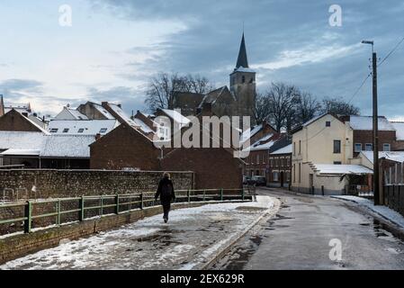 Jodoigne, Vallonia - Belgio - 01 23 2021: Vista panoramica sul centro medievale della città Foto Stock