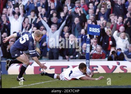 RUGBY SIX NATHA ENGLAND V SCOTLAND 22/3/2003 JASON ROBINSON SPARTITI LA SUA PRIMA PROVA IMMAGINE DAVID ASHDOWNRUGBY Foto Stock