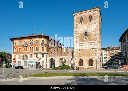 Udine, Italia. 3 marzo 2021. Vista panoramica dell'antica porta della città di Aquileia nel centro della città Foto Stock