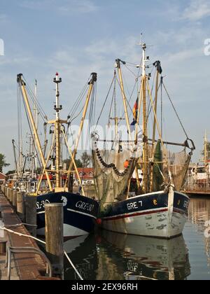 Barche di gamberi a Buesum, Germania Foto Stock