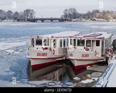 Fuori stagione sul lago Alster interno, Germania Foto Stock