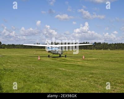 Cessna Skyhawk su Wyk Airfield, Germania Foto Stock