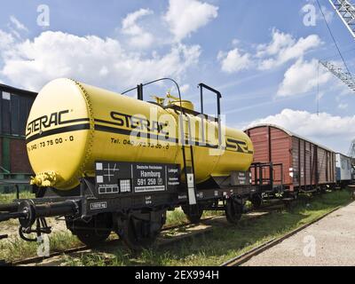 Ferrovia storica del porto presso il museo del porto di Amburgo Foto Stock