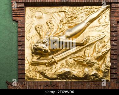 Bringer of Light Facade Relief a Boettcherstras Foto Stock