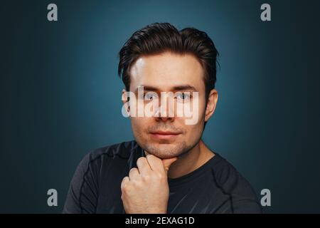 Giovane bruna uomo ritratto Foto Stock
