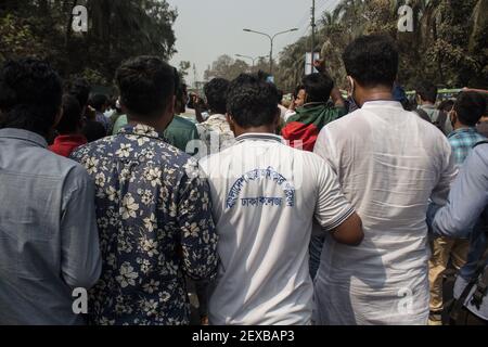 Bangladesh. 03 marzo 2021. I manifestanti hanno marciato verso l'ufficio del primo ministro per chiedere l'abolizione della legge sulla sicurezza digitale. Essi chiedono anche di ritirare la legge prima del prossimo giorno di indipendenza e di giustizia per lo scrittore Mushtaq Ahmed a Dhaka . (Foto di MD IBRAHIM/Pacific Press/Sipa USA) Credit: Sipa USA/Alamy Live News Foto Stock