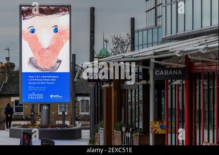 Londra, Regno Unito. 4 Marzo 2021. La National Gallery, con il proprietario dei media digitali fuori casa, Ocean Outdoor, presenta opere d'arte create dagli studenti delle scuole primarie come parte della 25° mostra annuale Take One Picture della Gallery. La mostra fisica doveva chiudersi in Trafalgar Square dopo pochi giorni in linea con la guida del Governo Covid. Appaiono su più di 60 schermi di grande formato per due settimane, dal 1-15 marzo, in sei città: Aberdeen, Birmingham, Edimburgo, Glasgow, Londra e Manchester. Credit: Guy Bell/Alamy Live News Foto Stock