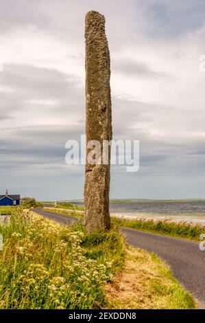 Il Watchstone sulla penisola di Stenness in Orkney della terraferma. DETTAGLI NELLA DESCRIZIONE. Foto Stock