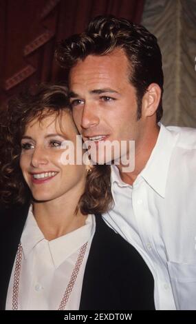 Gabrielle Carteris Luke Perry 1992 Foto di Adam Scull-PHOTOlink.net / MediaPunch Foto Stock