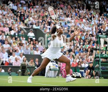 WIMBLEDON CAMPIONATI DI TENNIS 2008. 5° GIORNO 27/6/2008 RODGER S.WILLIAMS DURANTE IL SUO INCONTRO 3ROUND CON A.MAURESMO. IMMAGINE DAVID ASHDOWN Foto Stock