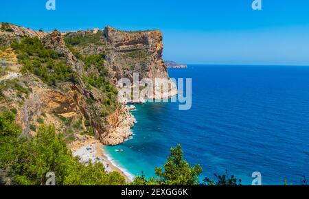 Una vista incantevole della baia da sopra la Cala del Moraig in enitachell, Spagna Foto Stock