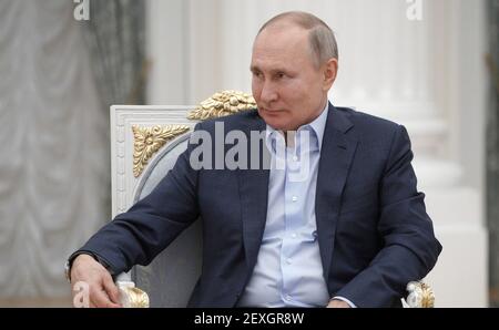 Mosca, Russia. 04 marzo 2021. Il presidente russo Vladimir Putin incontra i partecipanti della campagna di volontariato nazionale, noi siamo insieme, al Cremlino 4 marzo 2021 a Mosca, in Russia. Credit: Planetpix/Alamy Live News Foto Stock