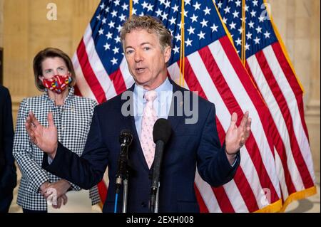 Il senatore statunitense Rand Paul (R-KY) parla ad una conferenza stampa sulla riapertura delle scuole. Foto Stock