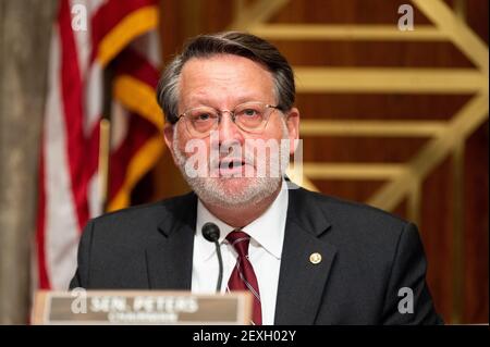 Il senatore degli Stati Uniti Gary Peters (D-MI) parla a un'audizione del Senato Homeland Security e della commissione per gli affari governativi. Foto Stock