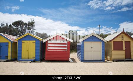 Colorate capanne da spiaggia in Australia Foto Stock