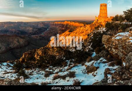 Il Desert Watchtower si trova sul bordo del Grand Canyon, Grand Canyon National Park, Arizona, Stati Uniti Foto Stock