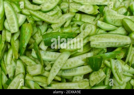 Coccinia grandis tritato, zucca d'edera conosciuta come zucca scarlatta, tindora indiana, tindi, tendli e frutta kowai. Foto Stock