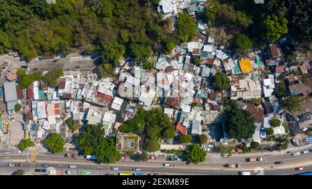 Il villaggio di Cha Kwo Ling, descritto come uno degli ultimi villaggi di squatter in Hong Kong ha una popolazione di circa 2,400 abitanti. Foto Stock