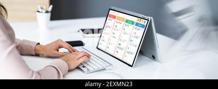 Applicazione software Kanban Project Schedule Management su laptop Foto Stock