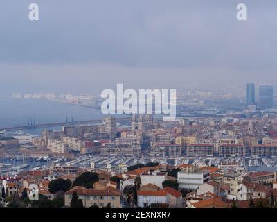 Vista sulla strada di Marsiglia in Francia. Sud d era Francia région PACA Foto Stock