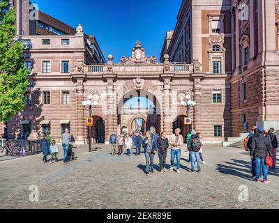 18 settembre 2018: Stoccolma, Svezia - acquirenti che attraversano gli archi del Parlamento, lo Sveriges Rikstag. Foto Stock