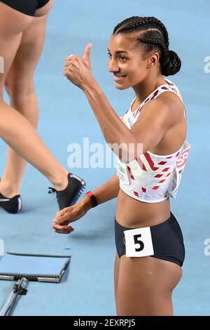 Il belga Nafissatou Nafi Thiam festeggia dopo aver vinto gli ostacoli da 60 m. Gara del pentathlon femminile dell'Atletica europea Championshi al coperto Foto Stock