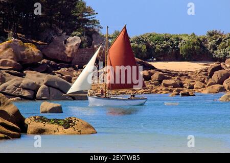 Barca a vela sul mare Foto Stock