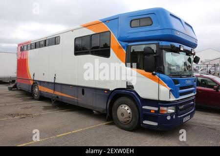 Stagecoach Garage, Kilmarnock, Scozia, Regno Unito 08 aprile 2018. Una giornata aperta al deposito con vari autobus e pullman in mostra, oltre a disservizi e negozi. Una carrozza trainata da cavalli ha dato giri intorno al cortile del garage Foto Stock