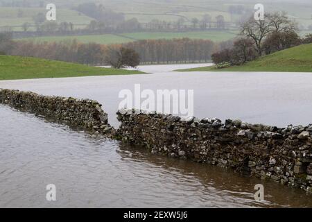 Danni da tempesta intorno alla città di Wensleydale di Hawes nel North Yorkshire dopo Storm Aiden. Foto Stock