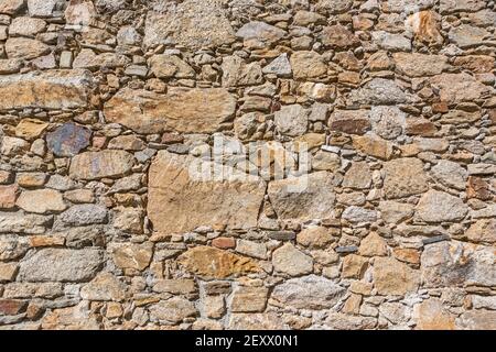 Architetture texture, dettagliate e rustiche di pareti in granito in muratura accoppiato... Foto Stock