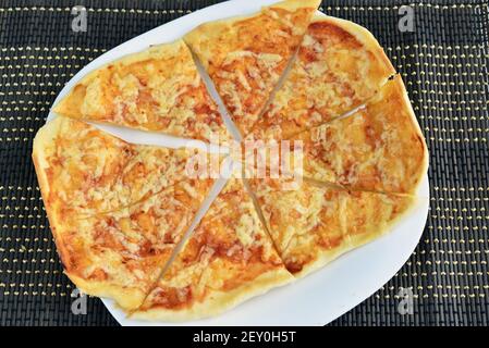 Khachapuri con formaggio - Georgian piatto nazionale Foto Stock