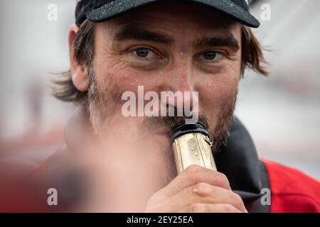 Boris Herrmann (ger), 4°, navigando sull'Imoca SeaExplorer - Yacht Club de Monaco durante l'arrivo del 2020-2021 Vendée Globe dopo 80 giorni, 14 ore, 59 minuti e 45 secondi, 9° edizione della gara mondiaria senza sosta, il 27 gennaio 2021 a Les Sables-d'Olonne, Francia - Foto Martin Keruzoré / DPPI Foto Stock