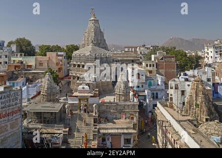 27 nov 2007-Jagdish Mandir esterno un grande ornately intagliato indù Tempio dedicato al Signore Vishnu posto nel mezzo di La città vecchia di Udaipur Rajashan Foto Stock