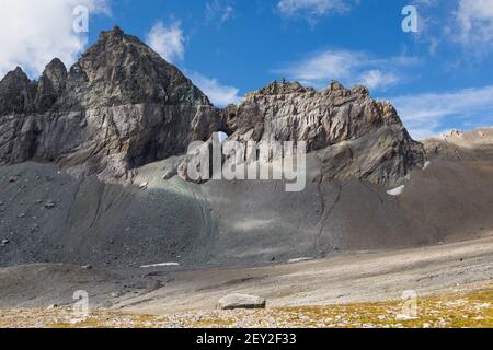 Apertura di Martinsloch nell'arena tettonica svizzera Sardona in Svizzera Foto Stock