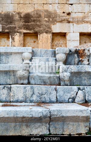 Grigio mattone in il muro e rovinato Foto Stock