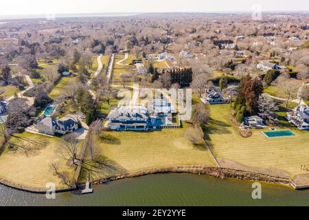 Vista aerea delle case sul lago agawam, Southampton, NY Foto Stock