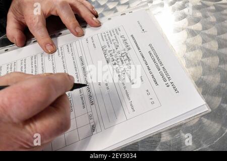 Parigi, Francia. 05 marzo 2021. La campagna di vaccinazione contro Covid-19 sta accelerando. Centro di vaccinazione di Orly, vicino a Parigi, Francia il 5 marzo 2021. Photo by Lionel Urman/ABACAPRESS.COM Credit: Abaca Press/Alamy Live News Foto Stock