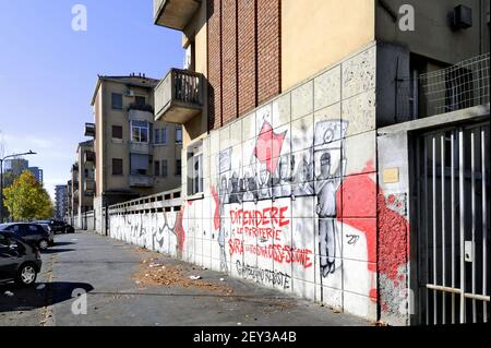 Milano (Italia) graffiti politici nel distretto di Giambellino Foto Stock