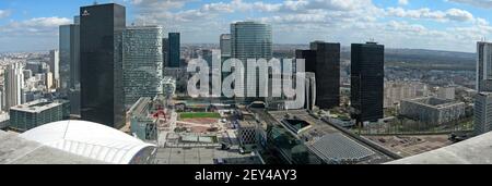 Intorno alla Francia - Vista panoramica di la Defense, Parigi dalla Grande Arche Foto Stock