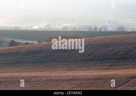 Terreni agricoli nel villaggio di Pribovce in Turiec, Slovacchia. Foto Stock