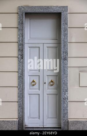 Antica casa di legno porta Monza Europa Foto Stock