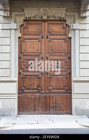 Antica casa di legno porta Monza Europa Foto Stock