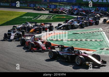 Inizio della gara, 04 Ilott Callum (gbr), uni-Virtuosi, Dallara F2 2018, in azione durante l'ottava prova del Campionato FIA Formula 2 2020 dal 4 al 6 settembre 2020 sull'Autodromo Nazionale di Monza, a Monza, nei pressi di Milano, Italia - Foto Diederik van der Laan / Agenzia fotografica olandese / DPPI Foto Stock