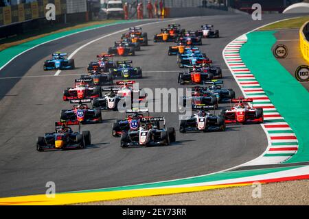 Inizio della gara: 05 Lawson Liam (nzl), Gran Premio di Hitech, Dallara F3 2019, 09 Fernandez Sebastian (spa), ART Grand Prix, Dallara F3 2019, 11 Defrancesco Delvin (CAN), Trident, Dallara F3 2019, 08 Smolyar Alexander (rus), ART Grand Prix, Dallara F3 2019, Azione durante il 9° round del Campionato FIA Formula 3 2020 dal 11 al 13 settembre 2020 sull'Autodromo Internazionale del Mugello, a Scarperia e San Piero, vicino Firenze, Italia - Foto Florent Gooden/DPPI Foto Stock